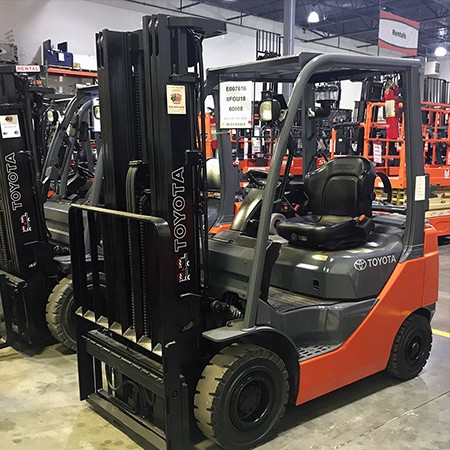 Pros and Cons of Purchasing a Used Forklift