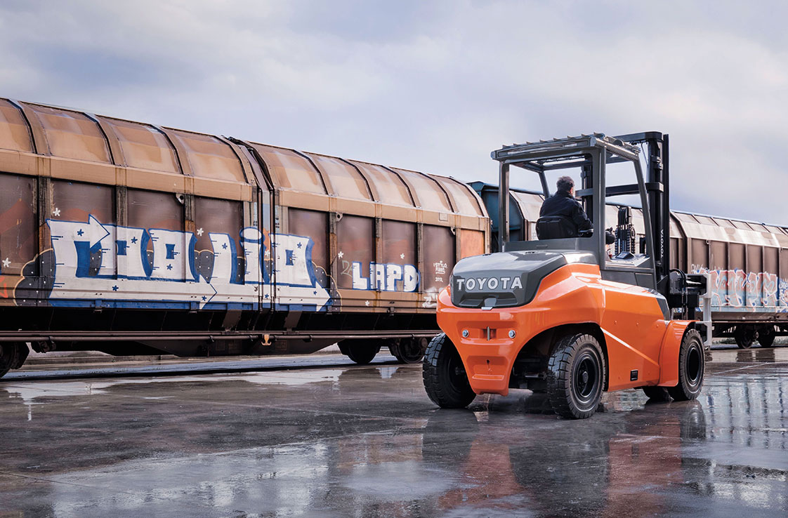 Toyota 80v pneumatic forklift