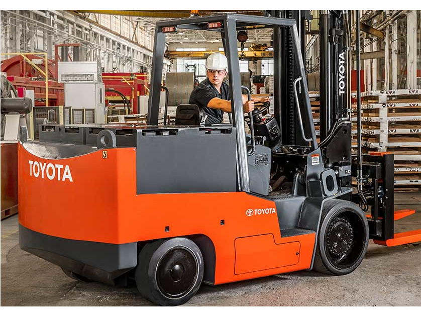 High capacity electric forklift